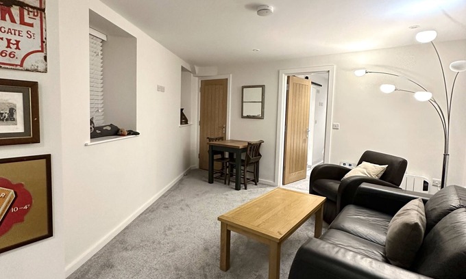 Midsomer Norton Apartamento | Stylish modern apartment in Midsomer Norton high st!