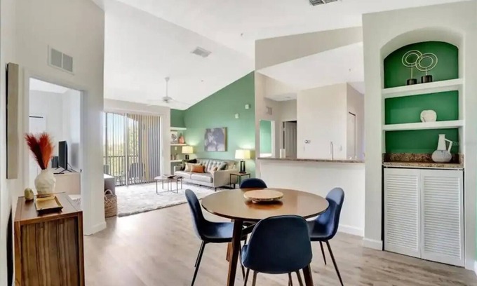 Sarasota Condominio | Stylish, modern home in Serenata