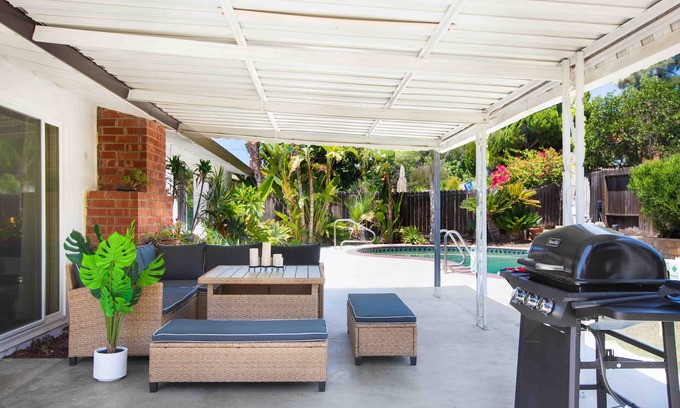 Winnetka Casa | Stylish Modern House with Pool