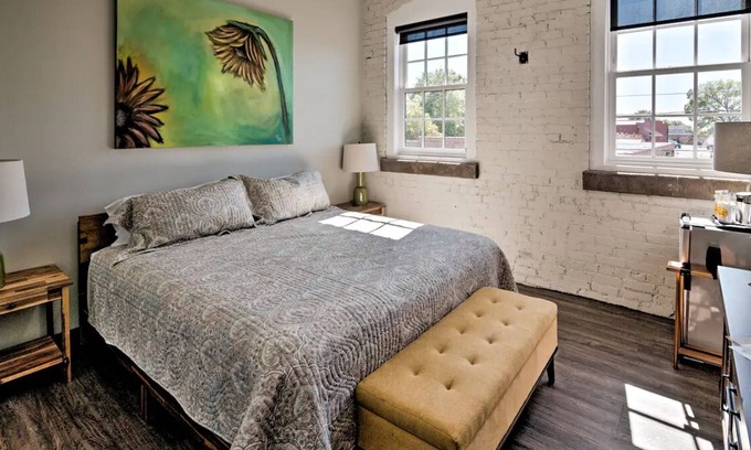 Hickory Apartamento | Stylish & Modern King Suite in Downtown Hickory!