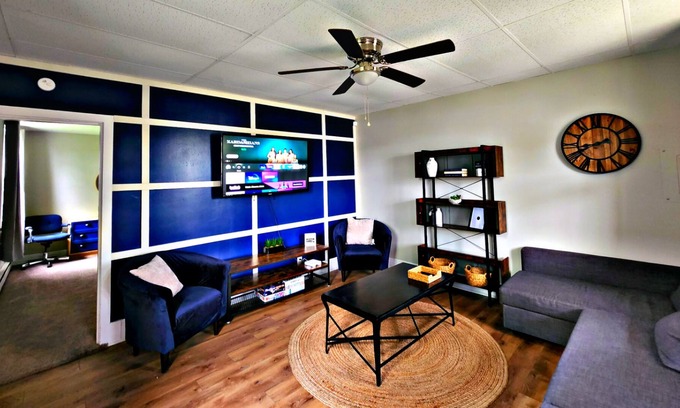 Latonia Apartamento | Stylish modern-minimalist suite