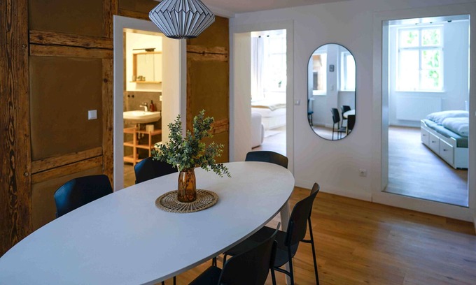Coburg Apartamento | Apartamento-Diseñador-Baño Privado-Vista a la Ciudad-Modernisierter Altbau