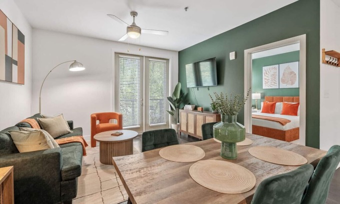 Reynoldstown Apartamento | Stylish Modern Queen Suite + Parking, Pet Friendly
