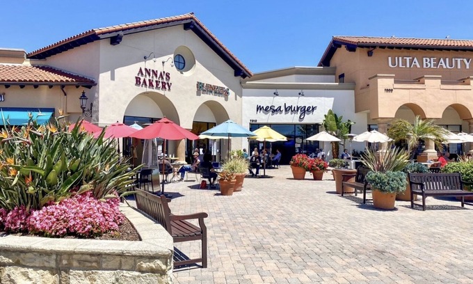 Goleta Casa | Stylish modern townhome Sleeps 6. Close to UCSB Walk to beach/butterfly preserve