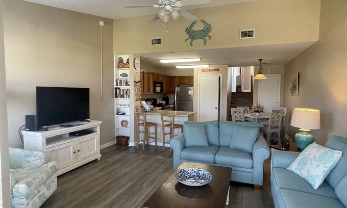 East End Casa | ¡Cerca de la playa! Agradable y acogedor, Se admiten mascotas Ocean Mile Condo # L-11!