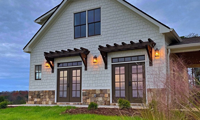 Dahlonega Casa | Stylish Mountain View Carriage House in the heart of Wine Country