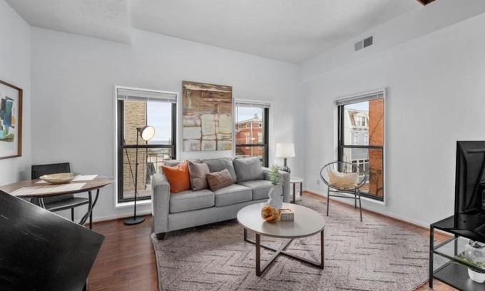 Mount Adams Apartamento | Stylish Mt Adams 1BR in great location