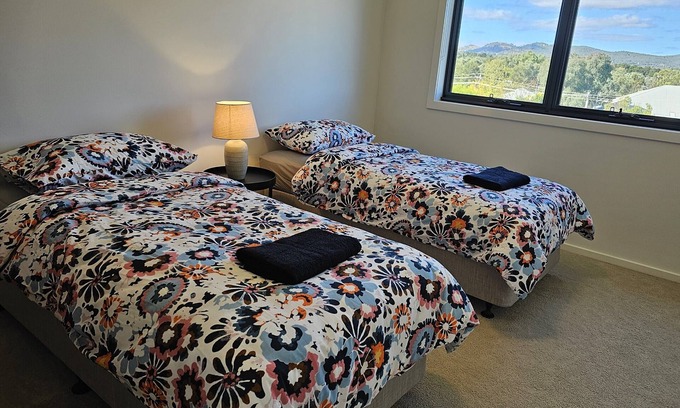 Gowrie Casa | Stylish New 3bedroom 2 1/2 bathroom townhouse, garage, parking, internet