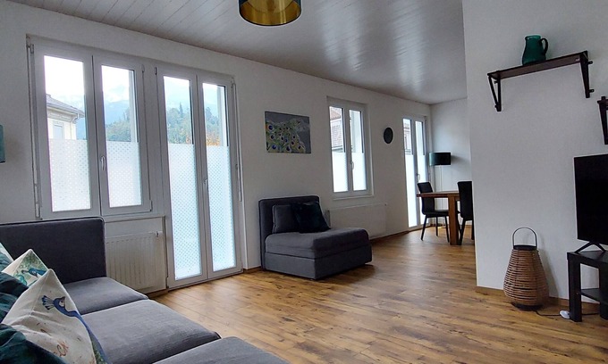 Central Interlaken Apartamento | Elegante apartamento nuevo ubicado a 3 minutos a pie de la estación Interlaken West.