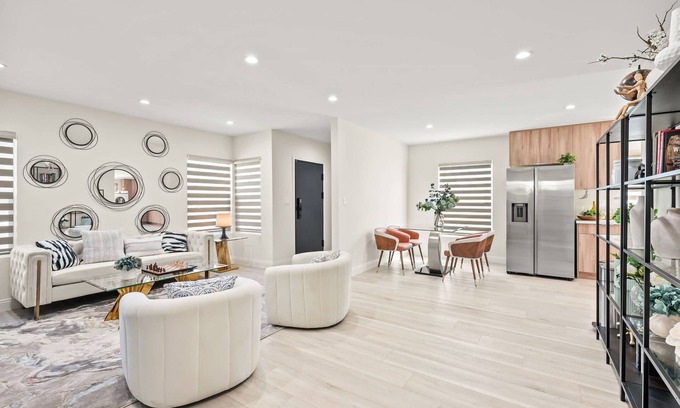 West Covina Casa | Stylish New Home Bright Modern Fully Stocked