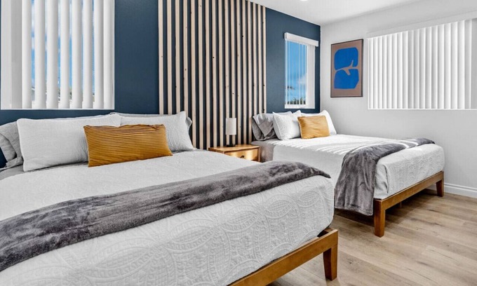 Lynwood Casa | Stylish New home Near DTLA, Disneyland, SOFI