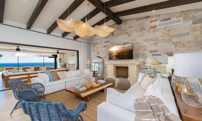 Sunset Beach Casa | Stylish New Modern 5BR Villa @ Quivira