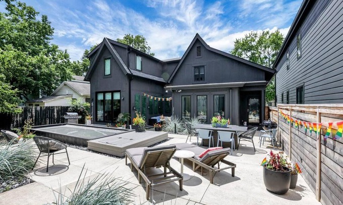 Victorian Village Casa | Stylish Nexus