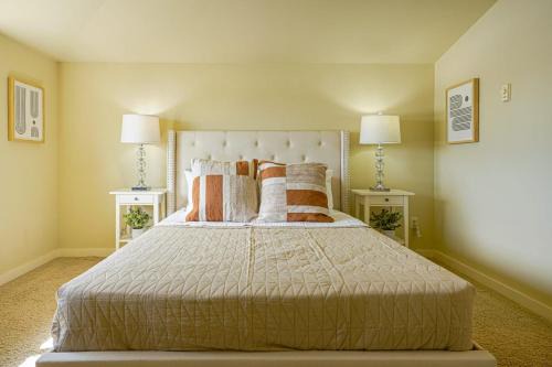 Greenwood Casa | Stylish North Seattle Townhouse- Dual Master Suites