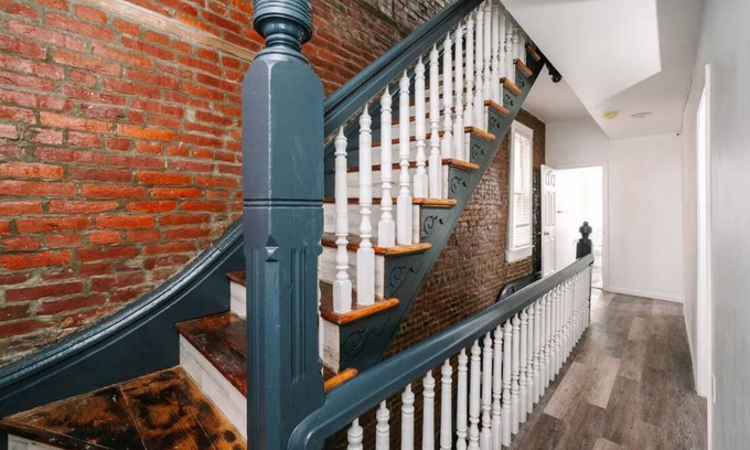 South Oakland Casa | Stylish Oakland Stay for Business & Leisure Private Suites + Shared Common Areas