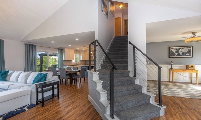 Waukee Casa | Stylish Oasis For Unforgettable Getaways 5 Bedroom Home by RedAwning