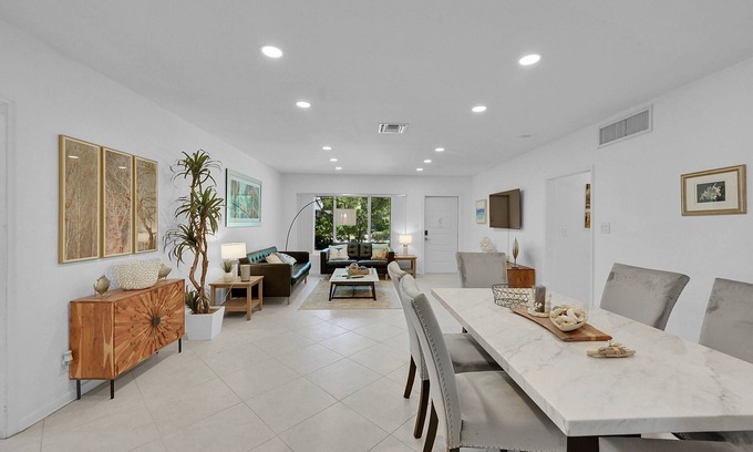 Beachway Estates Casa | Stylish Oasis: Near Attractions, Newly Renovated Home with Modern Amenities, Family and Dog-Friendly