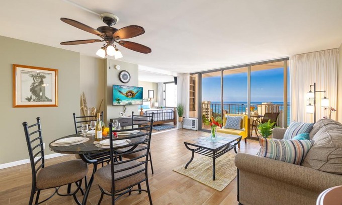 Waikiki Apartamento | Stylish Ocean View Condo Near Waikiki Beach with Free Parking!