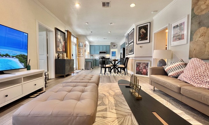 Midway City Apartamento | Stylish & One-of-a-Kind 2-Bedroom Apartment in SoCal – Private Retreat