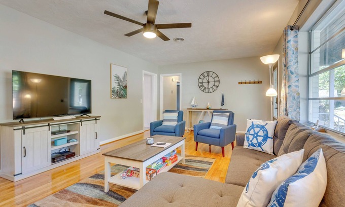 Myrtle Grove Casa | Stylish Pensacola Retreat w/ Patio & Grill!