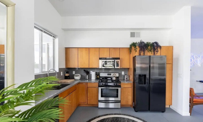 B-Bar-H Ranch Casa | Stylish Pool House w/ Firepit, Arcade, Billiards & more! Family Friendly