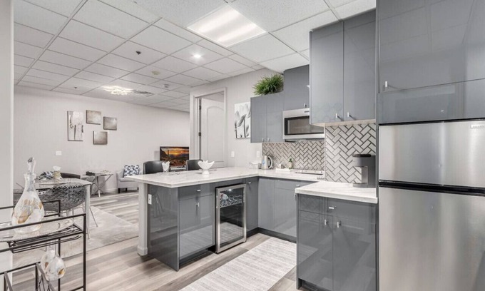 Fountain Hills Condominio | Stylish & Prestigious 2 Bed 2 Bath-On The Avenue