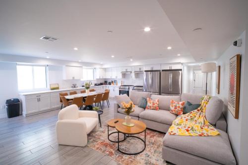 Downtown Los Angeles Casa | Stylish Private Ensuite Room near USC
