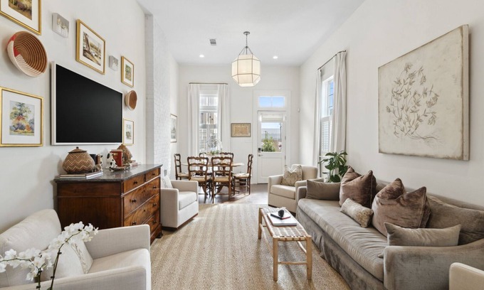 West Riverside Casa | Stylish & Private Uptown NOLA Home & yard.