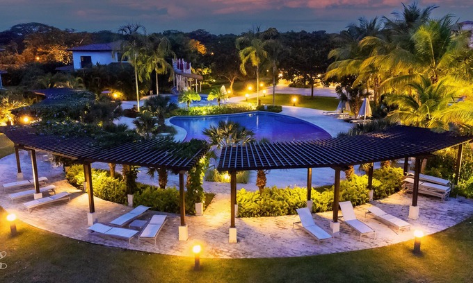 Playa Blanca Condominio | Stylish & Quiet ~ Breathtaking Laguna Views ~Pool