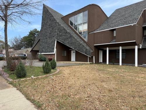 Parkway Village Casa | Stylish Remodeled 23 Large beds Near Elvis Presley