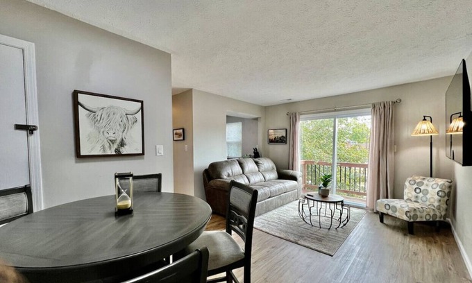 Middletown Apartamento | Stylish remodeled space Middletown Free Laundry