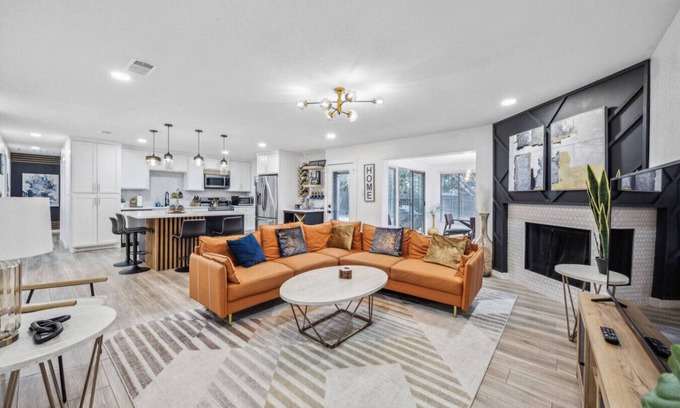 Bedford Casa | Stylish Renovated 4BD in Bedford + Grill!