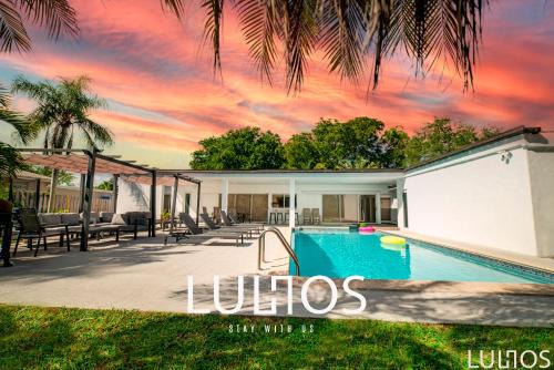 Cutler Bay Casa | Stylish Retreat Heated Pool Basketball Game Room L41