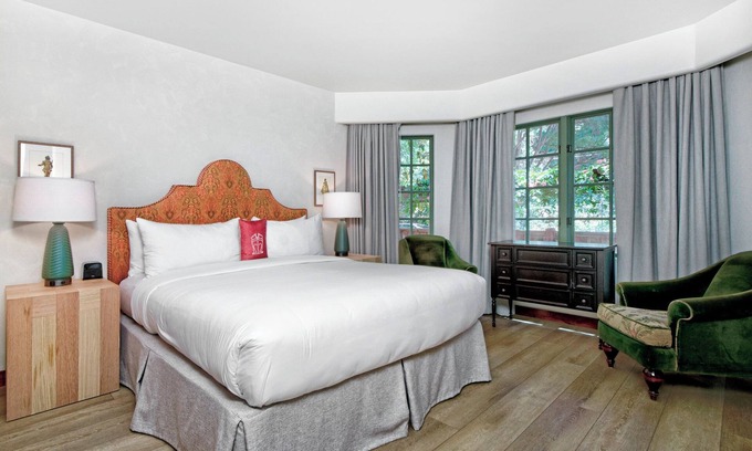 Los Gatos Hotel | Stylish Room with Outdoor Pool, Balcony & Free Parking in Santa Cruz