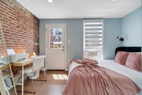 Fishtown Casa | Stylish Rowhome-Fishtown-Near Shops