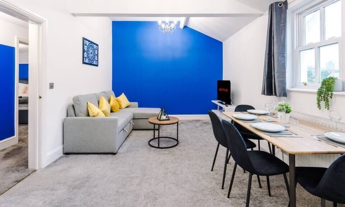 Whitnash Apartamento | Stylish Royal Leamington Gem - Parking