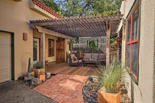Alta Vista Apartamento | Stylish San Antonio Apt with Patio Near River Walk!