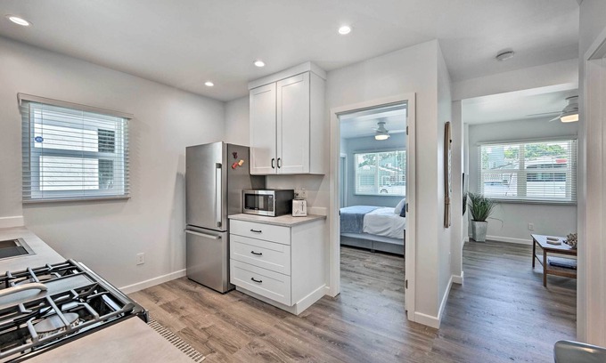 Roseville - Fleet Ridge Apartamento | Stylish San Diego Apartment w/ Smart TV!