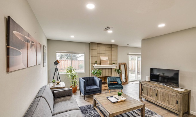 East San Jose Casa | Stylish San Jose Retreat - 7 Mi to Downtown