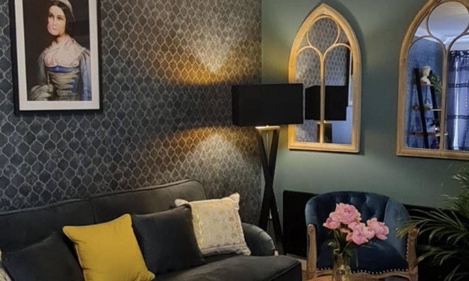 Perth Casa | Stylish Scottish House with garden and parking