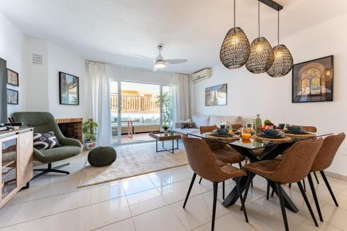 Torrequebrada Casa | Stylish Seaview Townhouse 3BR Pool 4 Terraces
