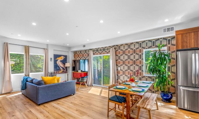 Sherman Oaks Apartamento | Stylish Sherman Oaks Townhouse 3bed + 3.5bath All Master Suites