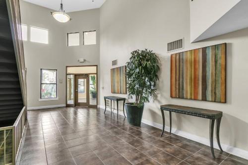 West End Apartamento | Stylish Sky Lofts Condo in Historic West End condo