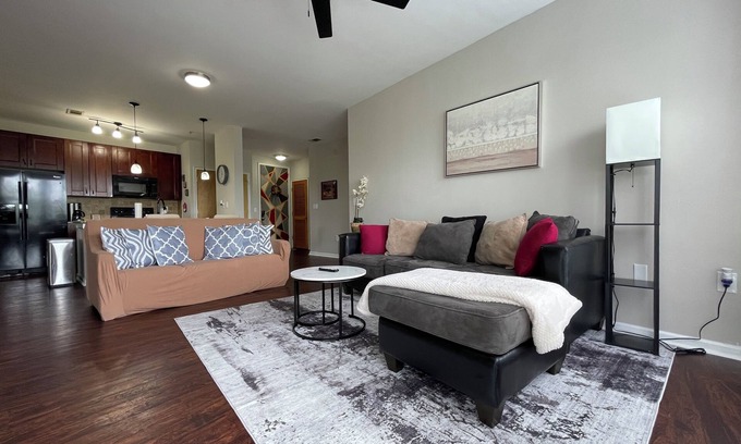 West End Condominio | Stylish Sky Lofts Condo in Historic West End