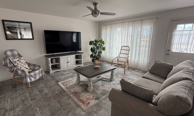 Gimli Cabaña | New renovated Charming South Beach Cottage. 3 minutes drive to the beach!