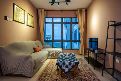 Taman Daya Apartamento | Stylish & Spacious 2BR at ARC Austin with Free Parking