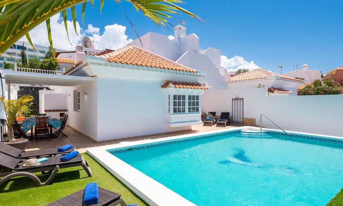Costa Adeje Villa | Elegante espaciosa vivienda vacacional de 3 dormitorios en La Caleta Costa Adeje