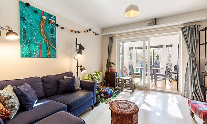 Bow West Casa | Stylish & Spacious 3-Bed Home in Vibrant Bow