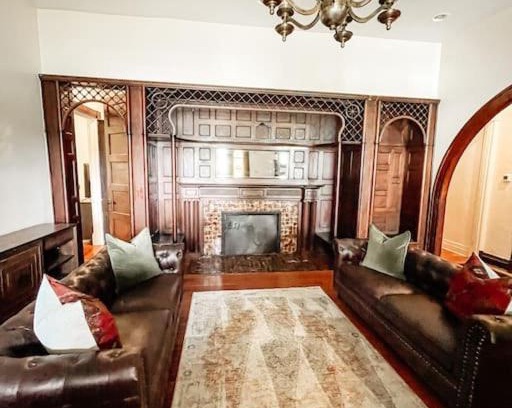 Lexington Casa | Stylish Spacious Apartment with King and Queen Beds