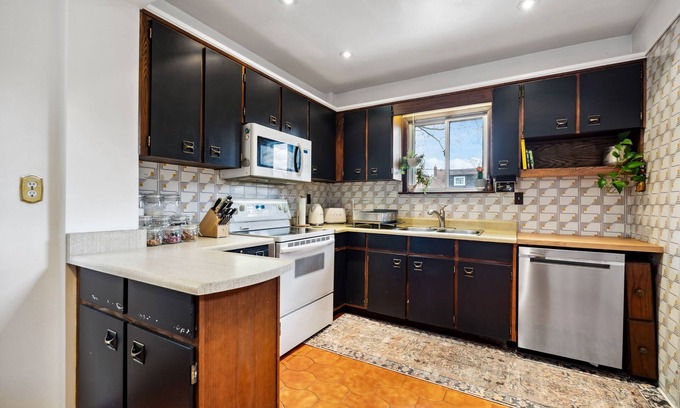 Oakwood Village Casa | Stylish & Spacious Cozy House